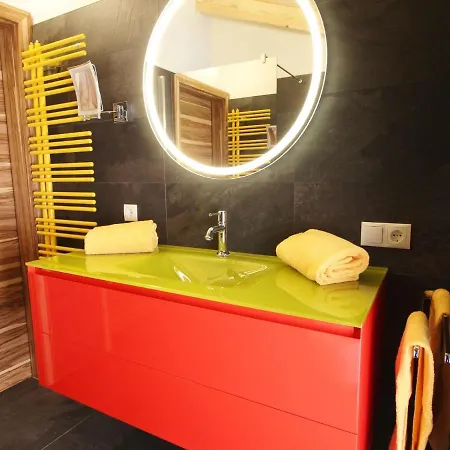 Chalet In With Bubble Bath, Sauna, Balcony, Terrace